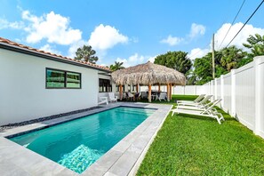 A heated pool - 1211 Managed By Brampton Park (Deerfield Beach)