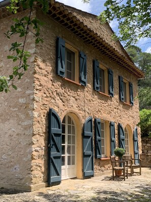Exterior - Beautiful Stone Mas House in Provence (Villecroze)
