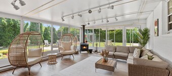 Group Getaway Retreat: Hot tub, Game Room, Cinema & Firepit