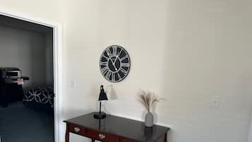 4 slaapkamers, een strijkplank/strijkijzer, wifi, beddengoed