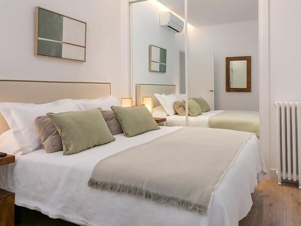 3 bedrooms, iron/ironing board, WiFi, bed sheets