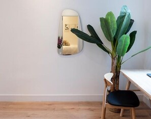 3 habitaciones, tabla de planchar con plancha, wifi y ropa de cama 