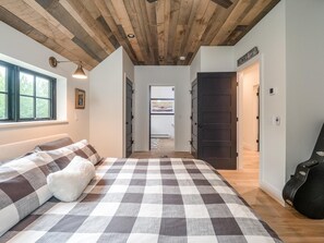 4 bedrooms, WiFi, bed sheets - Exquisite Rustic Modern Ski Haus Right on MT Abram Bike Park (Greenwood)