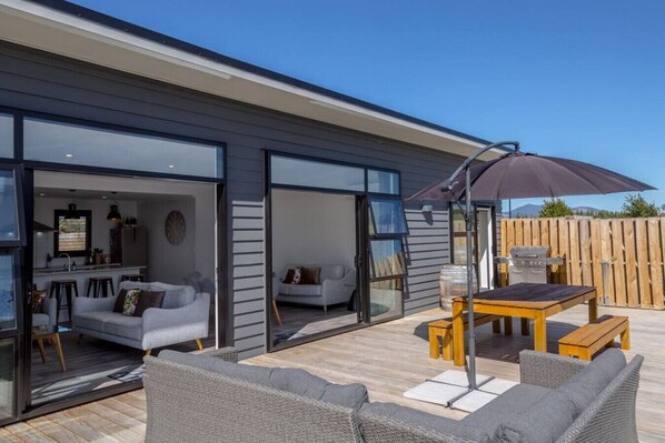 屋外ダイニングエリア