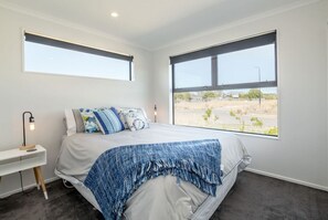 3 室のベッドルーム、デスク、アイロン / アイロン台、WiFi (無料)