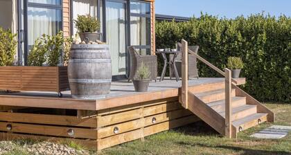 Cloud 9 Pinot Grove – Family-Friendly with Seasonal Communal Pool, Tennis & Space to Relax