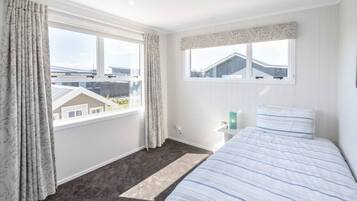 4 bedrooms, iron/ironing board, free WiFi, bed sheets