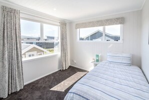 4 bedrooms, iron/ironing board, free WiFi, bed sheets