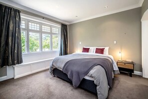 3 makuuhuonetta, silitysrauta/-lauta, ilmainen Wi-Fi, vuodevaatteet