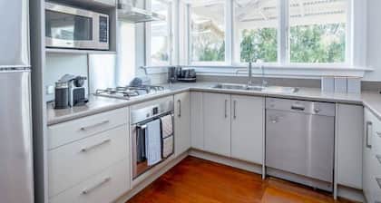 Brooklands Cottage - Martinborough’s Award Winning Villa