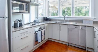 Brooklands Cottage - Martinborough’s Award Winning Villa