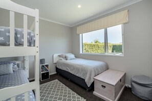 3 bedrooms, desk, iron/ironing board, free WiFi