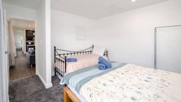 4 habitaciones, escritorio, tabla de planchar con plancha y wifi gratis