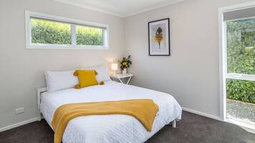 3 bedrooms, iron/ironing board, free WiFi, bed sheets
