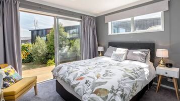 3 slaapkamers, een strijkplank/strijkijzer, gratis wifi, beddengoed