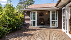 Outdoor dining - Bronte House, Martinborough (Martinborough)