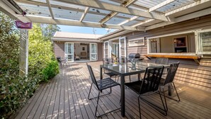 Outdoor dining - Bronte House, Martinborough (Martinborough)