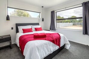 3 bedrooms, desk, iron/ironing board, WiFi