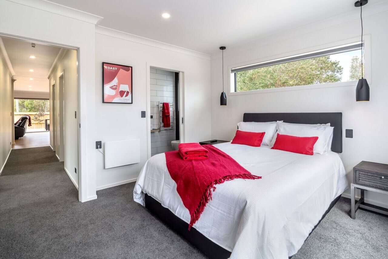 3 bedrooms, desk, iron/ironing board, WiFi