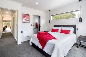 3 slaapkamers, een bureau, een strijkplank/strijkijzer, wifi