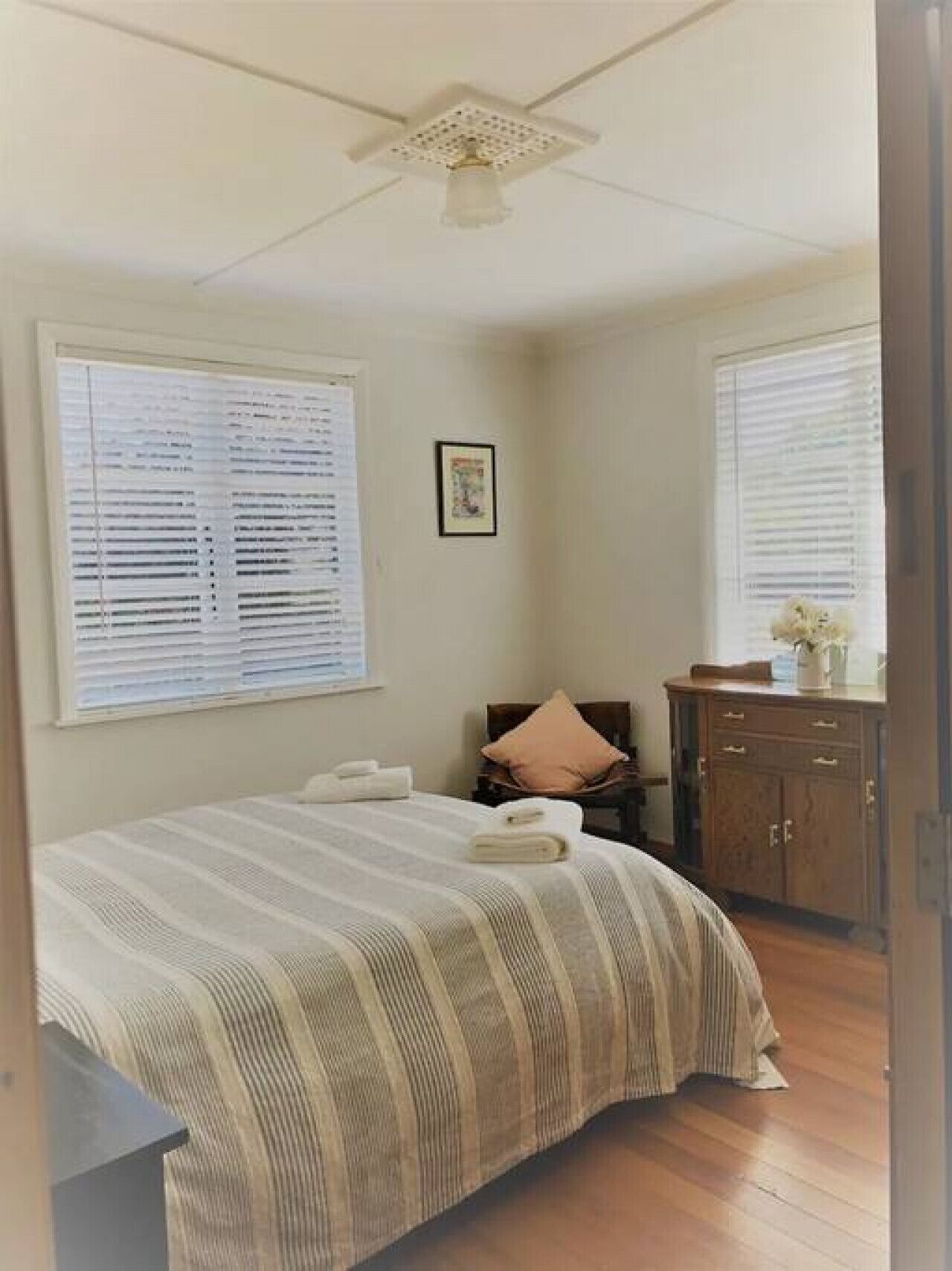 2 室のベッドルーム、アイロン / アイロン台、WiFi、ベッドシーツ