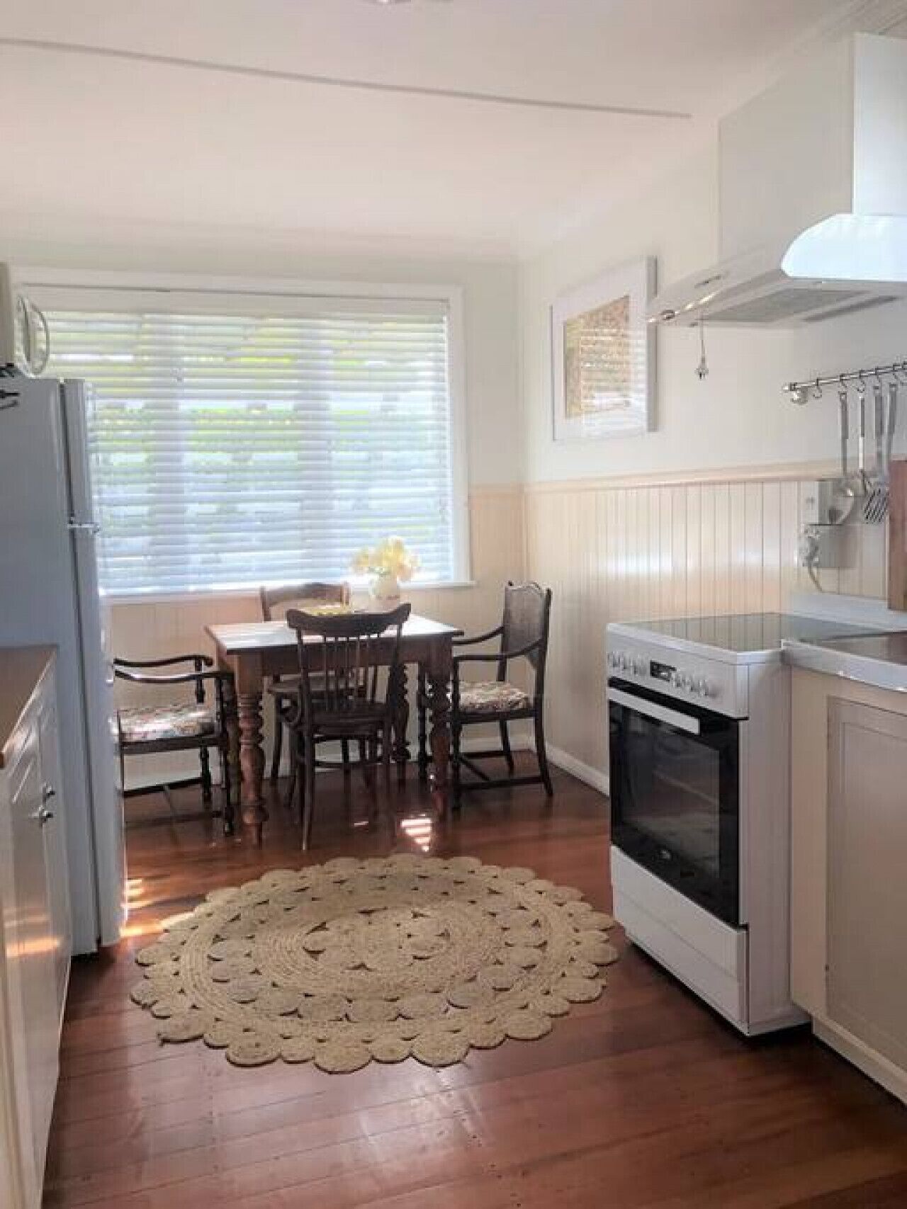 冷蔵庫、電子レンジ、オーブン、コンロ