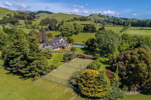 Longbush Estate, Gladstone