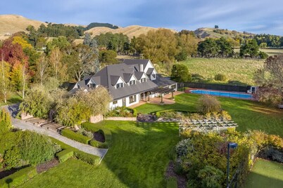 Longbush Estate, Gladstone