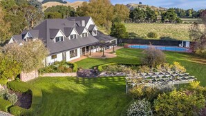 A house with a large lawn, a swimming pool, and a pergola. - Longbush Estate, Gladstone (Longbush)