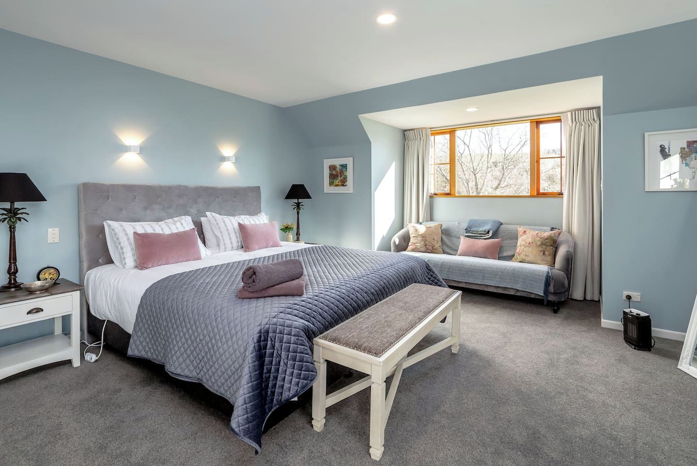 6 bedrooms, desk, iron/ironing board, WiFi (free)