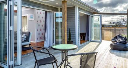 Six on New York, Martinborough