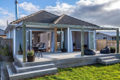 Six on New York, Martinborough