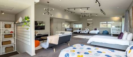 4 habitaciones, escritorio, tabla de planchar con plancha y wifi gratis