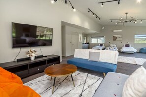 スマートテレビ、暖炉