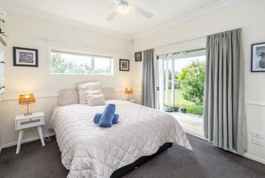 4 makuuhuonetta, silitysrauta/-lauta, ilmainen Wi-Fi, vuodevaatteet