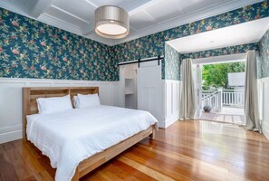 4 bedrooms, desk, iron/ironing board, free WiFi