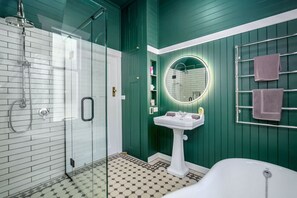 Hair dryer, towels - The Forest House, Martinborough (Pirinoa)
