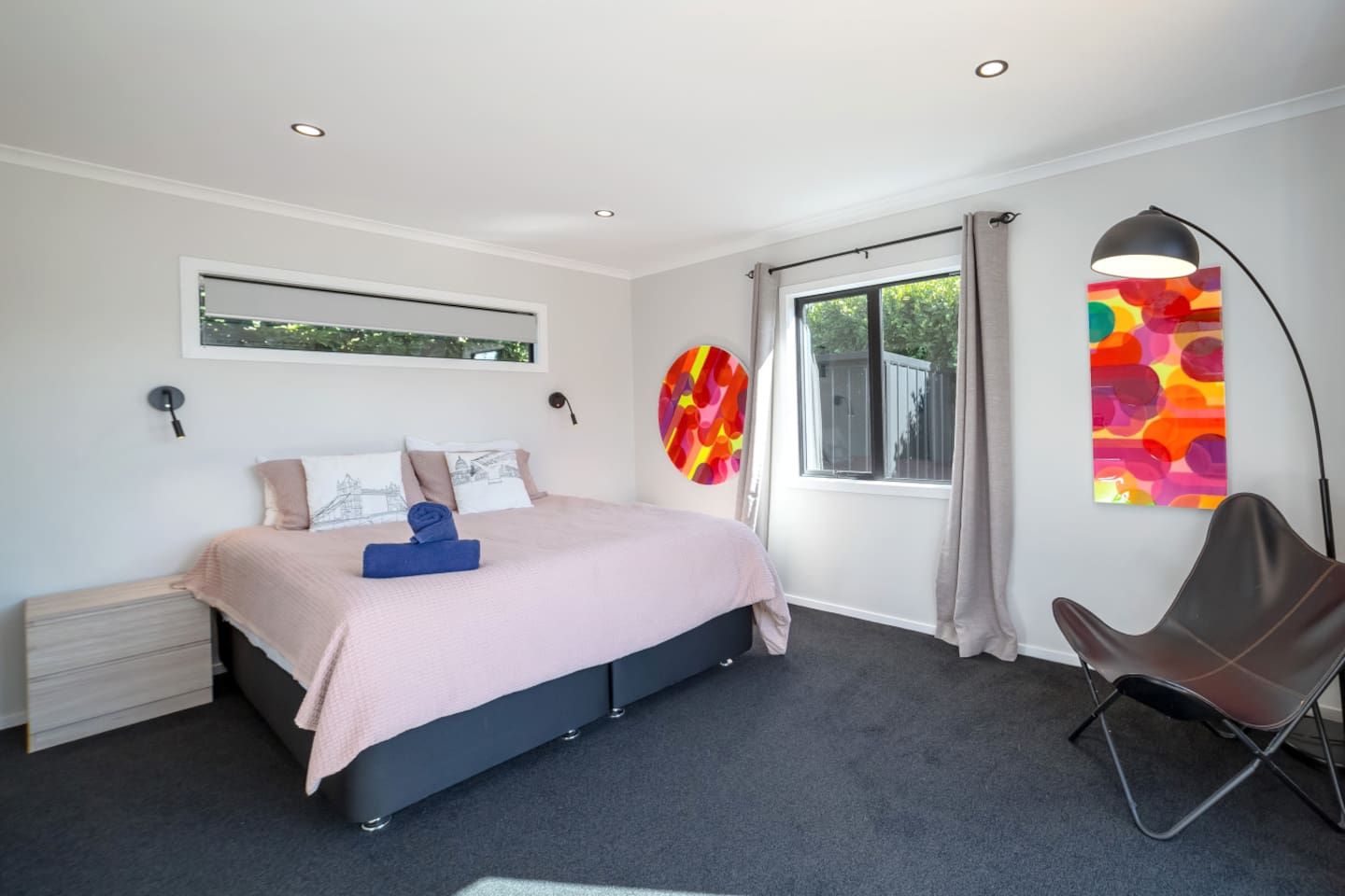 3 bedrooms, iron/ironing board, WiFi (free), bed sheets