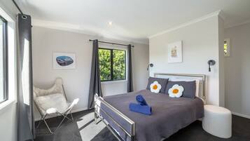 3 bedrooms, desk, iron/ironing board, free WiFi