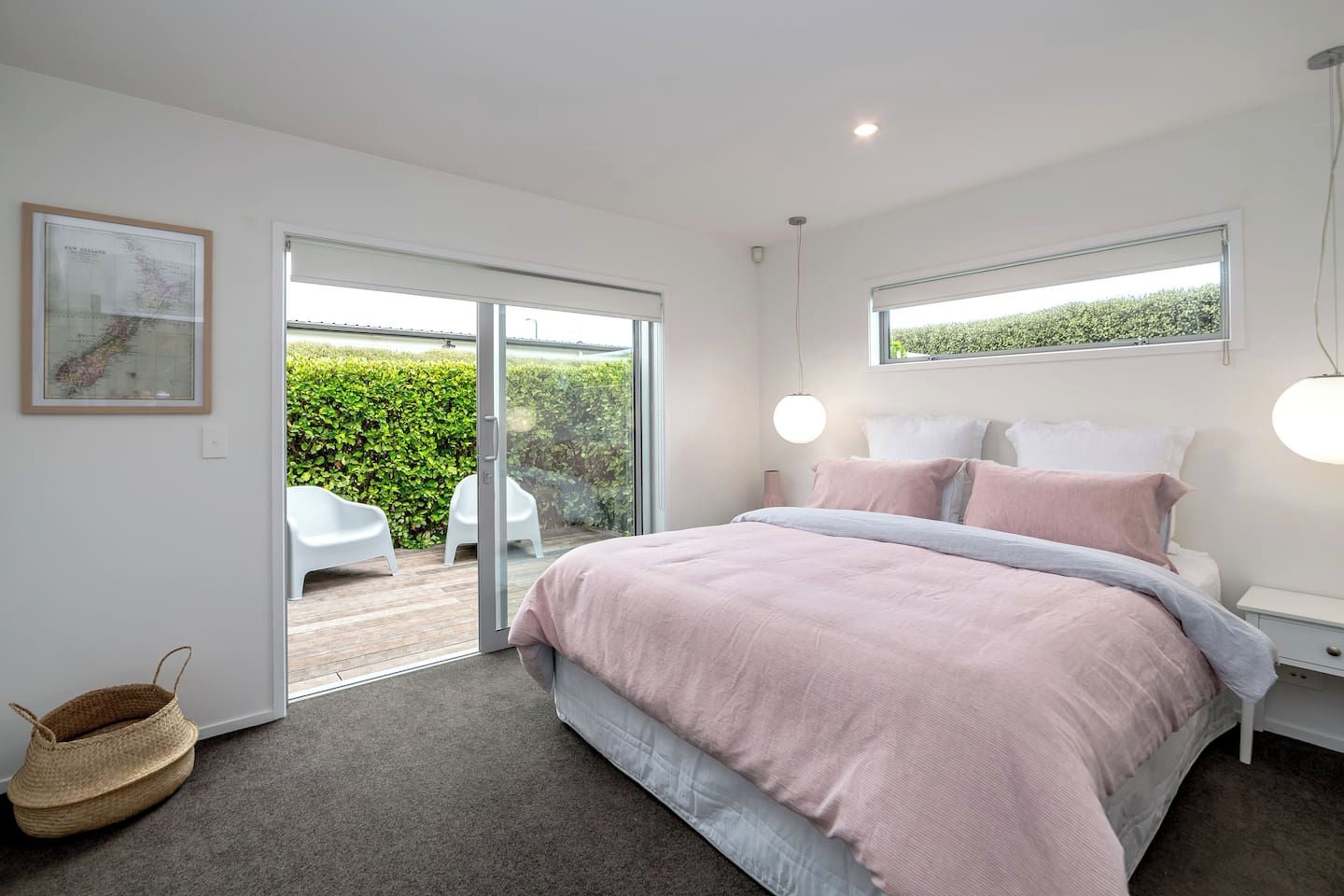 3 bedrooms, iron/ironing board, WiFi (free), bed sheets