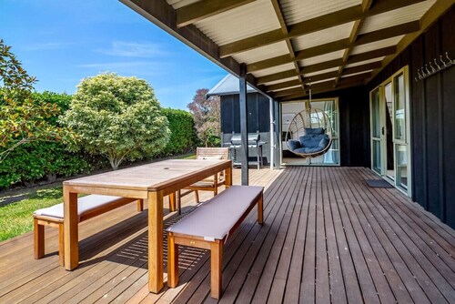 The Escape, Martinborough