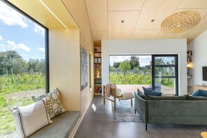 TV, fireplace, stereo