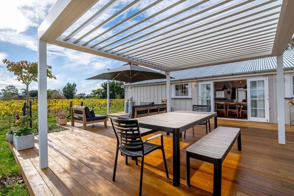 屋外ダイニングエリア