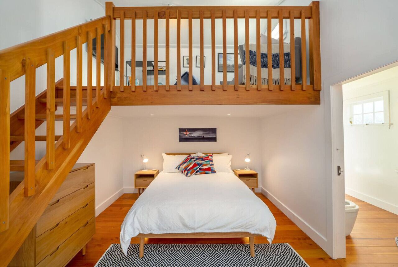 4 slaapkamers, een bureau, een strijkplank/strijkijzer, wifi