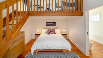 4 slaapkamers, een bureau, een strijkplank/strijkijzer, wifi