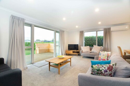 29T · Tuscan Retreat, Martinborough