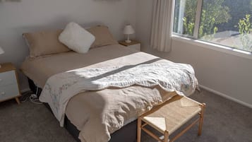 3 bedrooms, desk, iron/ironing board, WiFi