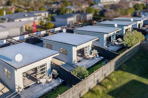 TWO FOUR COLOGNE #5, Martinborough