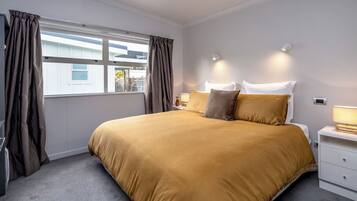 1 bedroom, desk, iron/ironing board, WiFi (free)