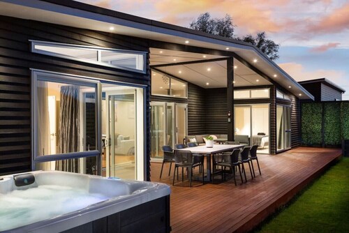 15E · Wind Down on Esther, Martinborough